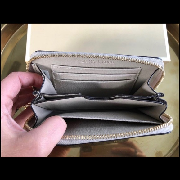 Michael kors wallet - Picture 3 of 3